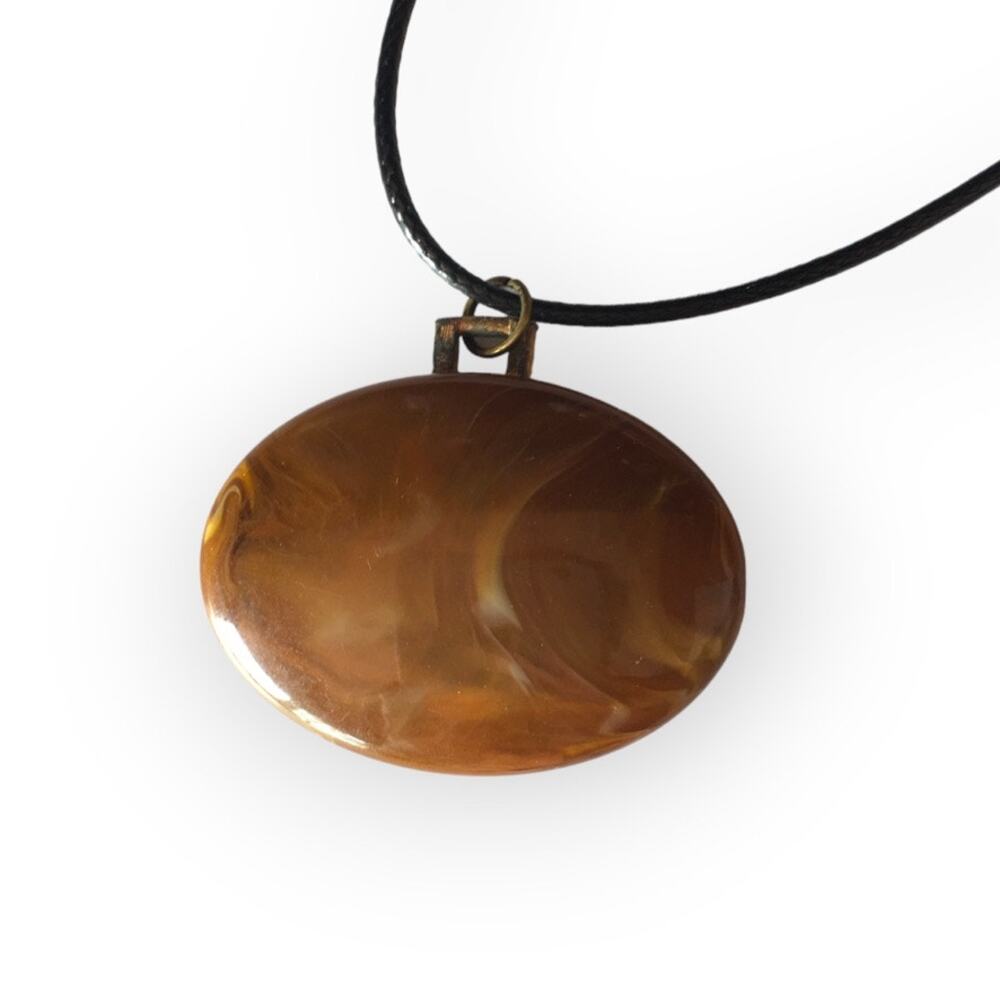 Avon marbled brown plastic pendant necklace